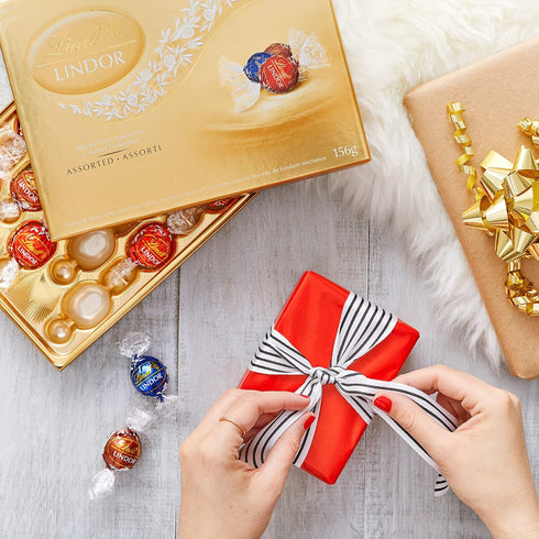 Lindt LINDOR Assorted Milk and Dark  , 156-Gram Box